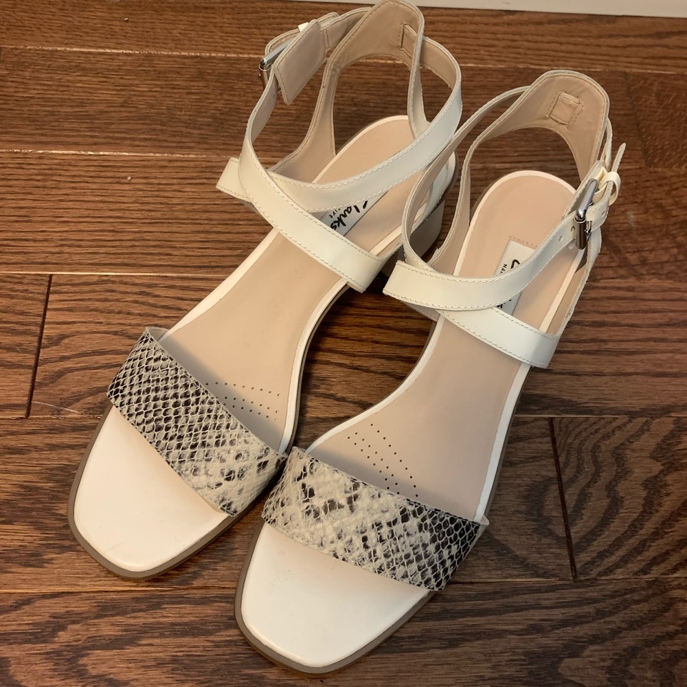 🆕🔥CLARKS Leather White&Snake Block Sandals-Sz10 - Picture 3 of 6